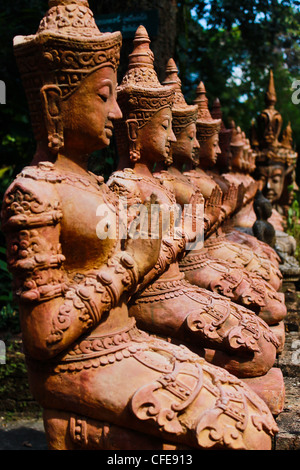 Thepha tempio thailandese statue Foto Stock