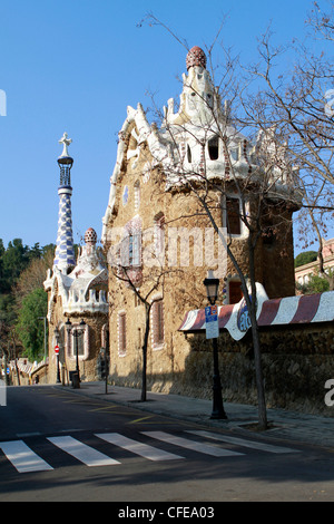 Strutture a l'entrata principale del Parc Guell a Barcellona, Spagna Foto Stock