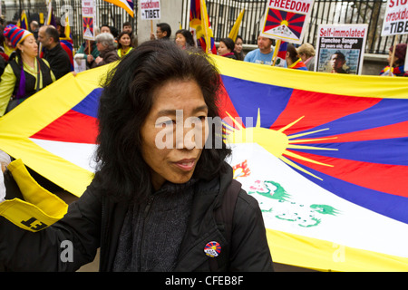 Londra, UK, 10 marzo 2012. I dimostranti si sono riuniti a Downing street. Foto Stock