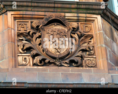 Crest on Warrington Police Headquarters Building in Stonework, Parker St, Warrington, Cheshire, England, REGNO UNITO, WA1 1LT Foto Stock