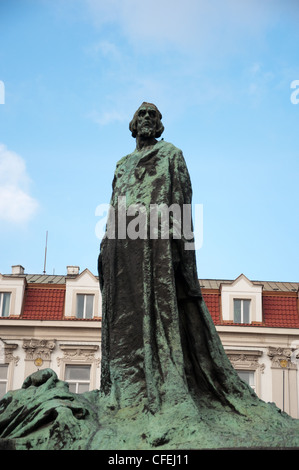 Statua di Jan Hus, Piazza della Città Vecchia di Praga Foto Stock