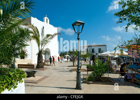 La chiesa principale piazza San Francisco Formentera Baleari Spagna Foto Stock