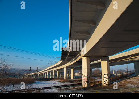 Ohrada a Palmovka tram viadotto ponte (1990) Praga Repubblica Ceca Europa Foto Stock