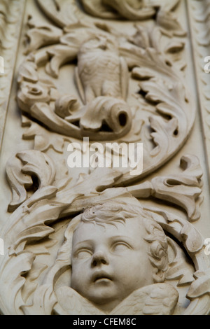 Faccia di cherubino fregio dettaglio da una chiesa a Firenze Foto Stock