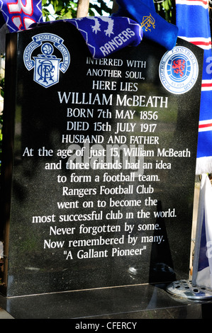 William Mcbeath uno dei membri fondatori del Rangers Football Club.oggetto contrassegnato per la rimozione definitiva nel cimitero Canwick Lincoln. Foto Stock
