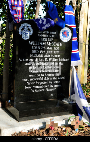 William Mcbeath uno dei membri fondatori del Rangers Football Club.oggetto contrassegnato per la rimozione definitiva nel cimitero Canwick Lincoln. Foto Stock