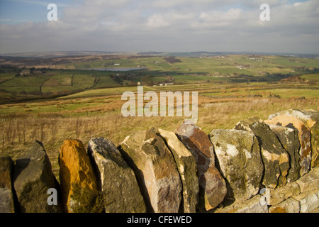Muro di pietra nel West Yorkshire Moors, Inghilterra Foto Stock