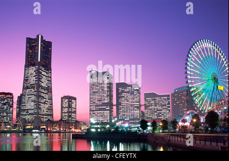 Giappone, Honshu, Yokohama Yokohama Pier, vista notturna di Minatomirai Foto Stock
