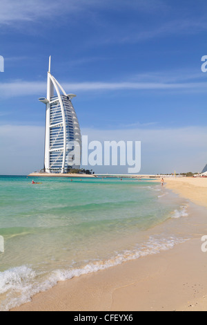 Burj Al Arab Hotel, spiaggia di Jumeirah, Dubai, Emirati Arabi Uniti, Medio Oriente Foto Stock