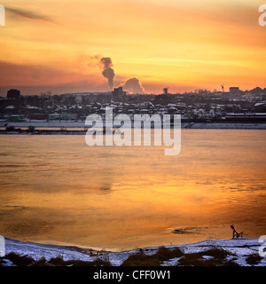 Winter Sunset over Angara a Irkutsk, Russia Foto Stock