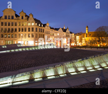 Illuminato case residenziali a Place de L'Albertine, Bruxelles, Belgio, Europa Foto Stock