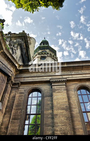 Bernardino Chiesa di Leopoli in estate, Ucraina Foto Stock