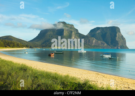 Mount Lidgbird e Monte Gower, Mare di Tasman, Isola di Lord Howe, Nuovo Galles del Sud, Australia Foto Stock