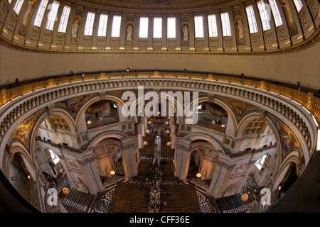 Whispering Gallery e navata, interno della Cattedrale di St Paul, Londra, Inghilterra, Regno Unito, Europa Foto Stock