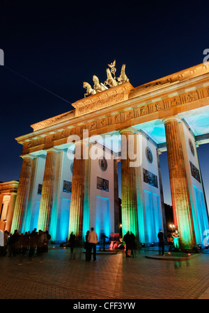 La Porta di Brandeburgo a piazza parigina, Festival di luci, Berlin Mitte, Berlin, Germania Foto Stock