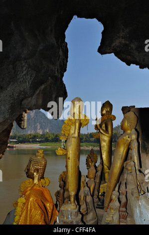 Statue di Buddha, Pak Ou le grotte, del fiume Mekong, a nord di Luang Prabang, Laos Foto Stock