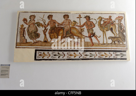 El Jem. La Tunisia. Vista della metà del II secolo d.c. incredibile Mosaico Romano ora conservate nel museo. Esso raffigura Dioniso Foto Stock