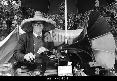 Un titolare di stallo in un villaggio di fete in Suffolk Foto Stock