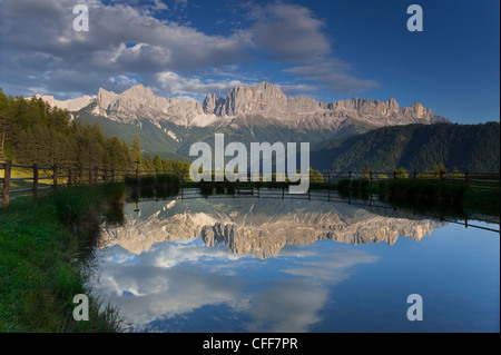 Wuhn Weiher, Tierser Valley, Valle Isarco, Alto Adige, Alto Adige, Italia Foto Stock