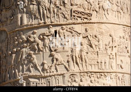 Italia, Roma, colonna di Traiano, antico bassorilievo romano, dettaglio Foto Stock