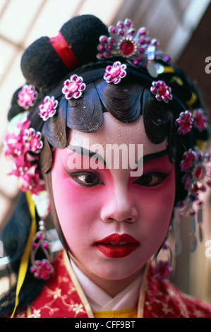 Cina, Hong Kong, Ritratto di bambino vestito in Opera Cinese Costume Foto Stock