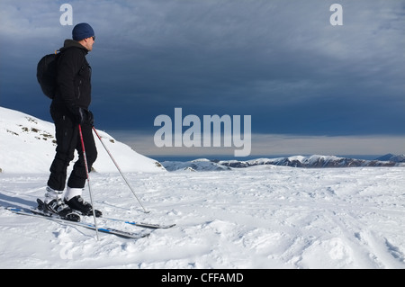 L'uomo sci, Peyragudes ski resort, Midi-Pirenei, Francia. Foto Stock