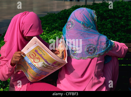 Cina, Hong Kong Causeway Bay, Indonesiana dei lavoratori migranti nel Victoria Park Foto Stock