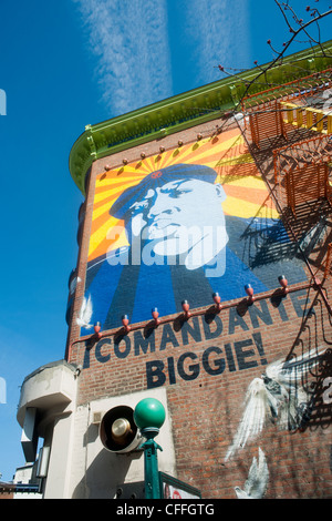 Il Murale della fine del musicista Biggie laghetti sul lato di un edificio in Fort Greene quartiere di Brooklyn a New York Foto Stock