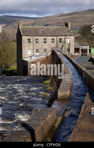 Il vecchio torrente Gayle, strutturalmente inalterato, di Cotton Mill, nei pressi di Hawes, North Yorkshire Dales e National Park, Wensleydale, Regno Unito Foto Stock