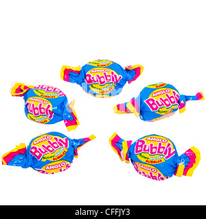 Una selezione di tradizionali Anglo Bubbly bubble gum su sfondo bianco Foto Stock