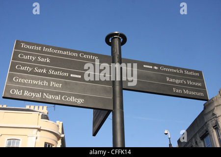 Segno di Greenwich, Londra per Cutty Sark, Greenwich Pier, Old Royal Naval college Foto Stock