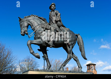 Statua di Bonnie Prince Charlie da Anthony pietre sulla cattedrale verde, Derby, Derbyshire, East Midlands, England, Regno Unito Foto Stock