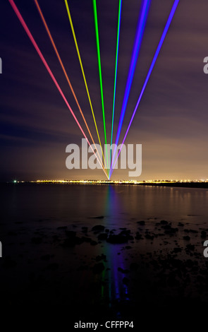 Olympic rainbow dal di sotto Olympic laser show ha preso per strada, questo uno che mostra Whitley bay in background Foto Stock