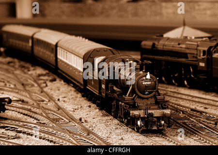 Modellismo Ferroviario che mostra vari treni e modelli Foto stock - Alamy