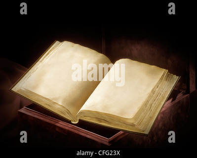 Libro antico posa su una scatola con le pagine vuote. Sfondo nero Foto Stock