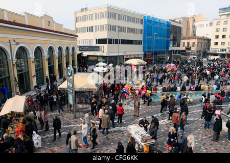 Grecia Atene monastiraki una vista della piazza durante il carnevale Foto Stock