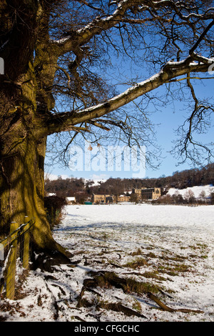 Rievaulx Abbey vicino a Helmsley in inverno la neve, North Yorkshire Foto Stock