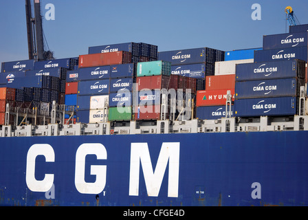 Contenitori su di una nave portacontainer Foto Stock