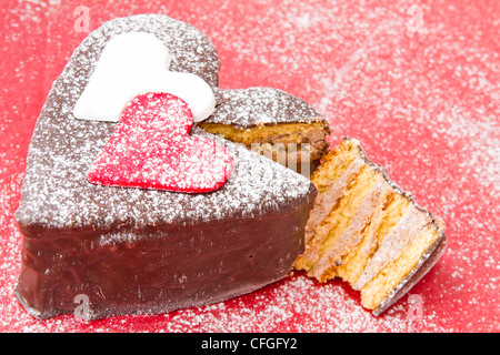 Dolce Di San Valentino Con Cioccolato, Decorazioni Di Zucchero E Testo  Happy Valeitine E Un Mucchio Di Tulipani Rosa Fotografia Stock - Immagine  di pietra, cioccolato: 169034154