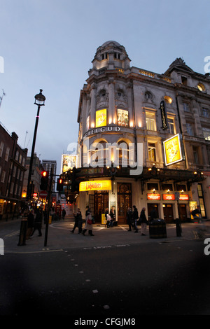 Il Ladykillers al Gielgud Theatre in Shaftesbury Avenue nel West End di Londra Foto Stock