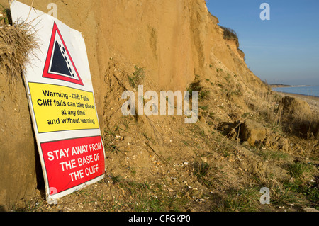 Segnale di avvertimento cliff erosione Foto Stock