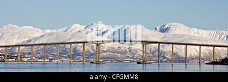 Ponte a Tromso isola inverno artico troms in Norvegia Foto Stock