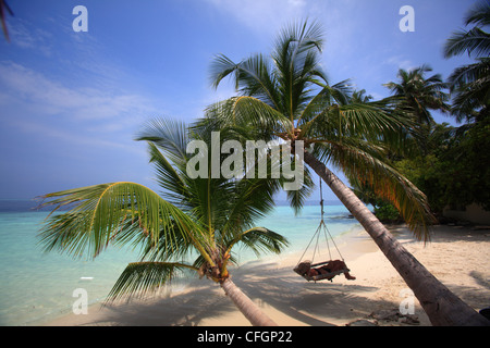 Ragazza rilassante sull'amaca, Biyadhoo island, Maldive Foto Stock