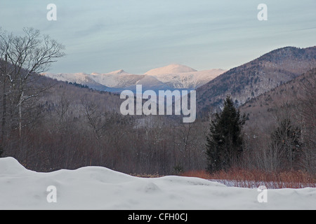 Un inverno di vista delle montagne bianche da Crawford tacca State Park, New Hampshire Foto Stock