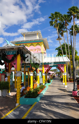 Negozi nel mercato della paglia, Freeport, Bahamas Foto Stock