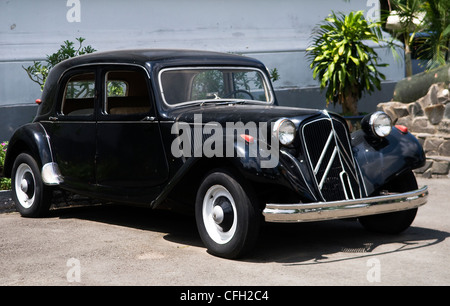 Una bella auto d'epoca, a Saigon. Foto Stock