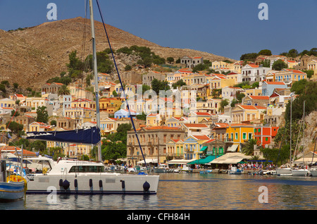 Porto di Symi, isola greca di Symi, Egeo Dodecaneso Isola Gruppo, Grecia Foto Stock