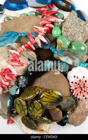 In prossimità di molte diverse colorato gemme naturali: l'agata onice, Coral Foto Stock