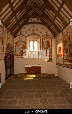 St Teófilo la chiesa costruita intorno al 1100 ad con 500yr old pitture murali, celtica chiesa cattolica romana. Foto Stock