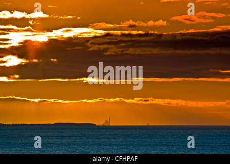 Tramonto su New Plymouth, dal Nord Taranaki Ansa, Costa Ovest, Taranaki, Isola del nord, Nuova Zelanda. Foto Stock